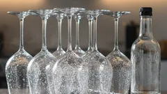 Effektive Entfernung von Flecken und Kalkablagerungen auf Glasgeschirr