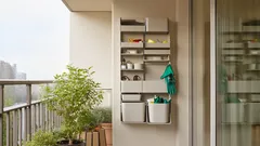 Vertikale Aufbewahrung auf dem Balkon: So passt alles hinein – ganz ohne Chaos