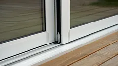Schiebetüren laufen wieder wie neu: So reinigen Sie die Schienen effektiv