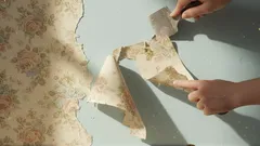 Hartnäckige Tapetenreste? Dieses Hausmittel hilft garantiert