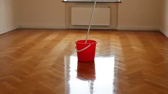 Die besten Hausmittel für saubere Linoleumböden im Alltag